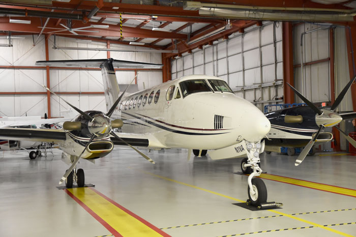 King Air en percha